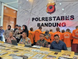 Emak-emak di Bandung Nekat Jualan Sabu Usai Suaminya Dipenjara