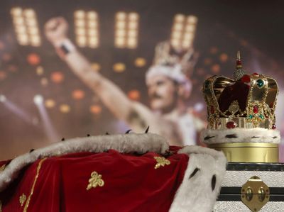 Fans Queen Merapat, Koleksi Pribadi Freddie Mercury Ini Dilelang
