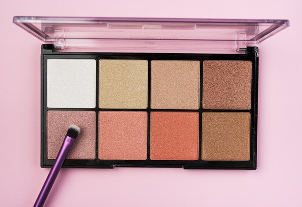 Ilustrasi eyeshadow palette/Foto: freepik.com/freepik Ilustrasi eyeshadow palette/Foto: freepik.com/freepik