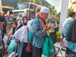 Kloter Haji Terakhir Tiba di Surabaya, 24 Jemaah Masih Tertinggal