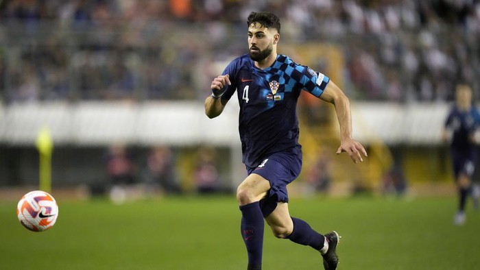 FILE - Croatias Josko Gvardiol controls the ball during the Euro 2024 group D qualifying soccer match between Croatia and Wales at the Poljud stadium in Split, Croatia, Saturday, March 25, 2023. Manchester City is ready to make a big move in transfer market just days before the start of the new season. The English and European champions are set to sign Croatia center back Josko Gvardiol for a reported 90 million euros ($98.3 million) from Leipzig. (AP Photo/Darko Bandic, File)