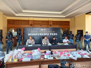 5 Teroris di Sukoharjo-Boyolali Berencana Serang Polresta Solo, Ada Wanita 5 Teroris di Sukoharjo-Boyolali Berencana Serang Polresta Solo, Ada Wanita