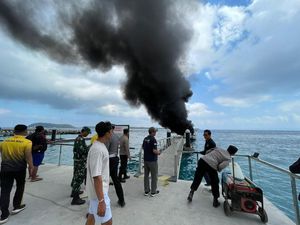 Detik-detik Kebakaran Speedboat di Nusa Penida-Wajah Kapten Kapal Terbakar Detik-detik Kebakaran Speedboat di Nusa Penida-Wajah Kapten Kapal Terbakar