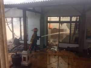 Balai Desa di Jombang Terbakar, Kades dengar Suara Ledakan Balai Desa di Jombang Terbakar, Kades dengar Suara Ledakan