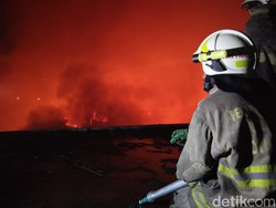 Damkar Ungkap Kendala Padamkan Kebakaran Pasar Sadang Serang