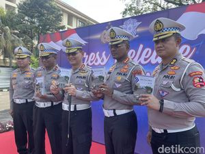 Luncurkan Buku Ujian SIM A dan C, Kakorlantas: Tak Ada yang Rahasia Luncurkan Buku Ujian SIM A dan C, Kakorlantas: Tak Ada yang Rahasia