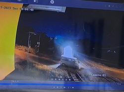 Detik-detik Luxio Tertabrak KA di Jombang Tewaskan 6 Orang Terekam CCTV
