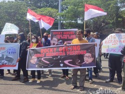 Forum Masyarakat Kota Semarang Demo Minta Rocky Gerung Ditangkap