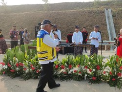 Aksi Menteri Basuki Nyanyi Neng Geulis di Peresmian Tol Bocimi