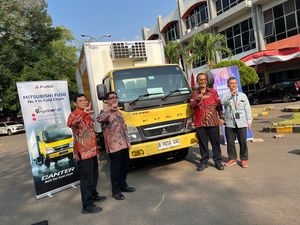 Mitsubishi Fuso Serahkan 1 Unit Truk Berpendingin ke Pos Logistik Indonesia Mitsubishi Fuso Serahkan 1 Unit Truk Berpendingin ke Pos Logistik Indonesia