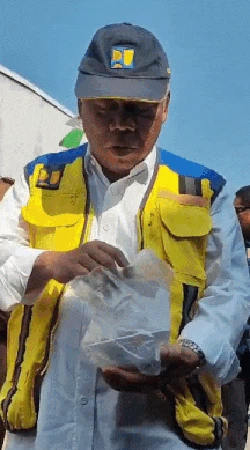 Momen Penuh Tawa Saat Jokowi Minta Tutut Jajanan Menteri Basuki
