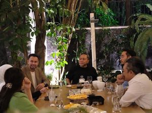 Momen Raffi Ahmad Kunjungi Rumah Zulkifli Hasan