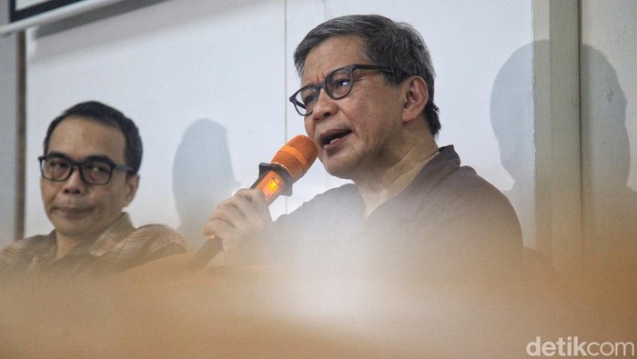 Momen rocky Gerung Minta Maaf soal gaduh Bajingan