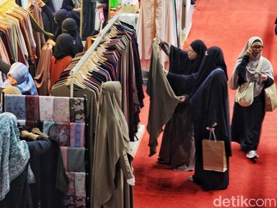 Berburu Busana Muslim hingga Paket Umrah di Halal Fair Istora Senayan