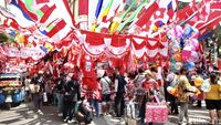 Pasar Mester Jatinegara Bernuansa Merah Putih Jelang HUT RI