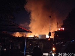 Polisi Selidiki Penyebab Kebakaran Pasar Sadang Serang Bandung