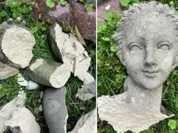 Kelewatan! Patung Antik Dirusak Demi Konten