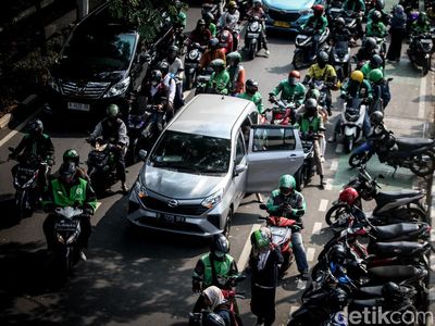 Penjemputan di Sembarang Titik Bikin Macet Kawasan Stasiun Palmerah