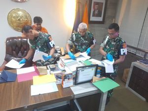 7 Jam Geledah Kantor Basarnas Bareng KPK, Puspom TNI Kerahkan 22 Penyidik 7 Jam Geledah Kantor Basarnas Bareng KPK, Puspom TNI Kerahkan 22 Penyidik