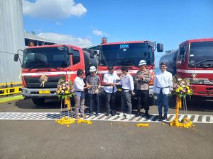 Resmikan Terminal Aspal Curah, Pertamina Bidik Penjualan Rp 75 Miliar Resmikan Terminal Aspal Curah, Pertamina Bidik Penjualan Rp 75 Miliar