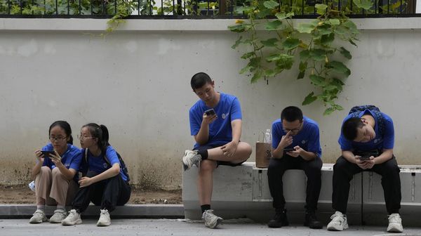 Rencana Pemerintah China Batasi Anak-anak Main HP 2 Jam Sehari