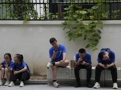 Rencana Pemerintah China Batasi Anak-anak Main HP 2 Jam Sehari