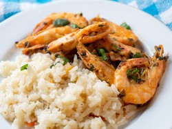 Menu Harian Ramadan 29: Mantap Sedap! Nasi Mentega Udang dan Rawon Surabaya