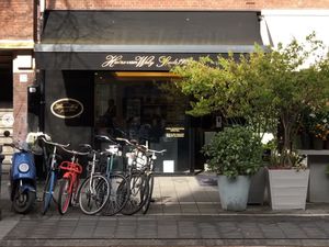 Nostalgia Makan Enak di 5 Restoran Belanda Klasik yang Eksis hingga Kini