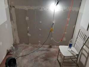 Seorang Perempuan di AS Berhasil Melarikan Diri Setelah Dikurung