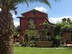 Masuk ke Dalam Restoran Terkecil di Dunia, Interiornya Bikin Lupa Waktu