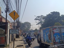 Tiang Papan Jalan Miring di Cibinong Bogor Dicabut, Warga Tak Waswas Lagi