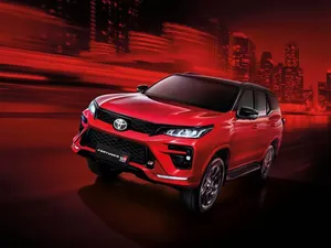 Toyota Fortuner Tampil Lebih Ganas, Tenaganya Makin Buas Toyota Fortuner Tampil Lebih Ganas, Tenaganya Makin Buas