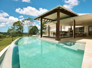 Punya Kolam Renang di Rumah? Ini Taksiran Biaya Perawatannya