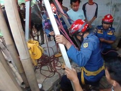 Warga di Bogor Terjebak Saat Gali Sumur, Damkar Evakuasi