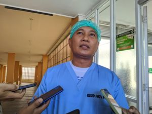 Menegangkan, Operasi Bayi Kaki 6 Diiringi Pemisahan 3 Organ Tubuh
