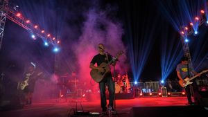Meriahnya Festival Musik Terapung dan Perahu Rakit di Rowo Jombor Klaten