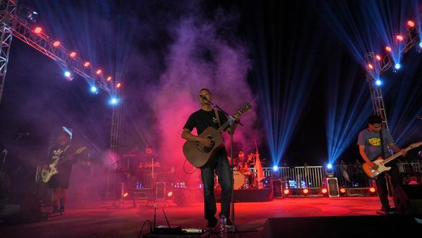 Meriahnya Festival Musik Terapung dan Perahu Rakit di Rowo Jombor Klaten