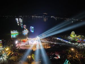 Ribuan Warga Klaten Antusias Hadiri Festival Musik Terapung