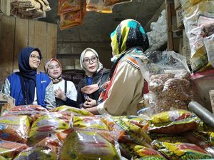 Keseruan Mojang BRI Garut Blusukan ke Pasar di Pesta Rakyat Simpedes 2023