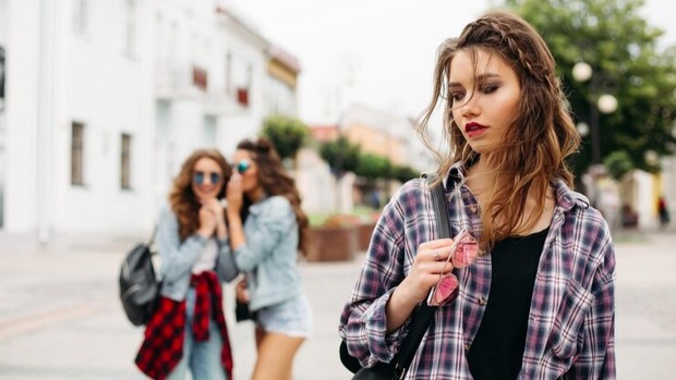 Ilustrasi/Foto: Freepik.com/user15285612 Tanda lingkungan pertemanan yang beracun