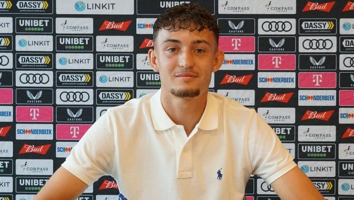 pemain muda timnas Indonesia Ivar Jenner diganjar kontrak baru di FC Utrecht.