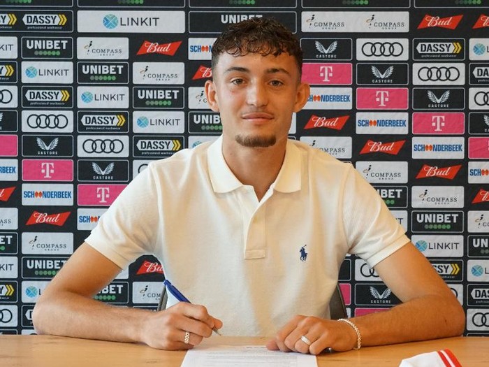 pemain muda timnas Indonesia Ivar Jenner diganjar kontrak baru di FC Utrecht.