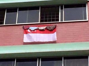 Viral Penghuni Rusun Jemur Pakaian Dalam di Bendera Singapura, Begini Faktanya