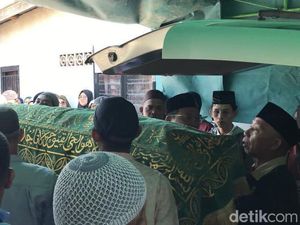 Perjalanan Panjang Redho Korban Mutilasi hingga Peristirahatan Terakhir Perjalanan Panjang Redho Korban Mutilasi hingga Peristirahatan Terakhir