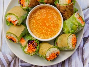 Cuan Bisnis Salad Roll, Omzet Sebulan Capai Rp 20 Juta Cuan Bisnis Salad Roll, Omzet Sebulan Capai Rp 20 Juta