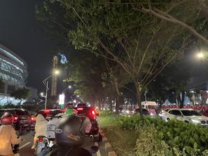 Lalin Sekitar GBK hingga Depan Gedung DPR Macet Malam Ini