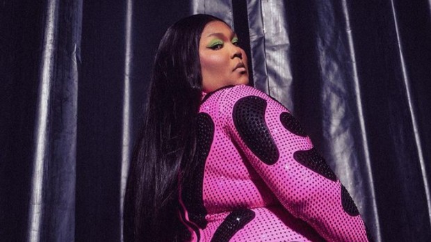 Lizzo/Foto: Instagram.com/lizzobeeating Garis waktu kontroversi Lizzo sepanjang kariernya