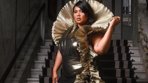 Lizzo/Foto: Instagram.com/lizzobeeating Garis waktu kontroversi Lizzo sepanjang kariernya