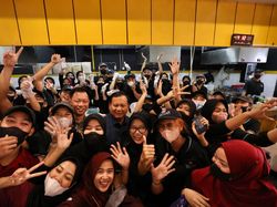 Prabowo Makan di Mie Gacoan Tebet, Disambut Antusias Warga hingga Ojol