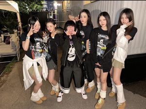Potret NewJeans Bareng Billie Eilish-Finneas di Lollapalooza Potret NewJeans Bareng Billie Eilish-Finneas di Lollapalooza
